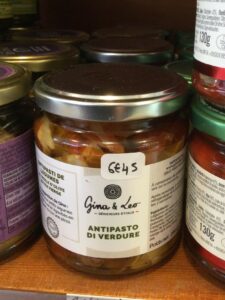 Conserve d'antipasti de légumes