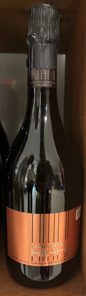 Lambrusco vin rouge pétillant italien en bouteille